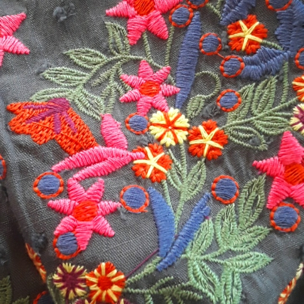 Solitaire size large embroidered peasant blouse 100% rayon - Picture 6 of 6